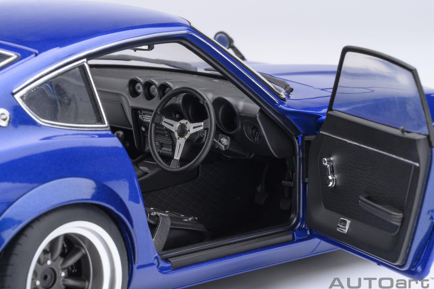 Amazon | オートアート (AUTOart) 1/18 日産 フェアレディZ (S30