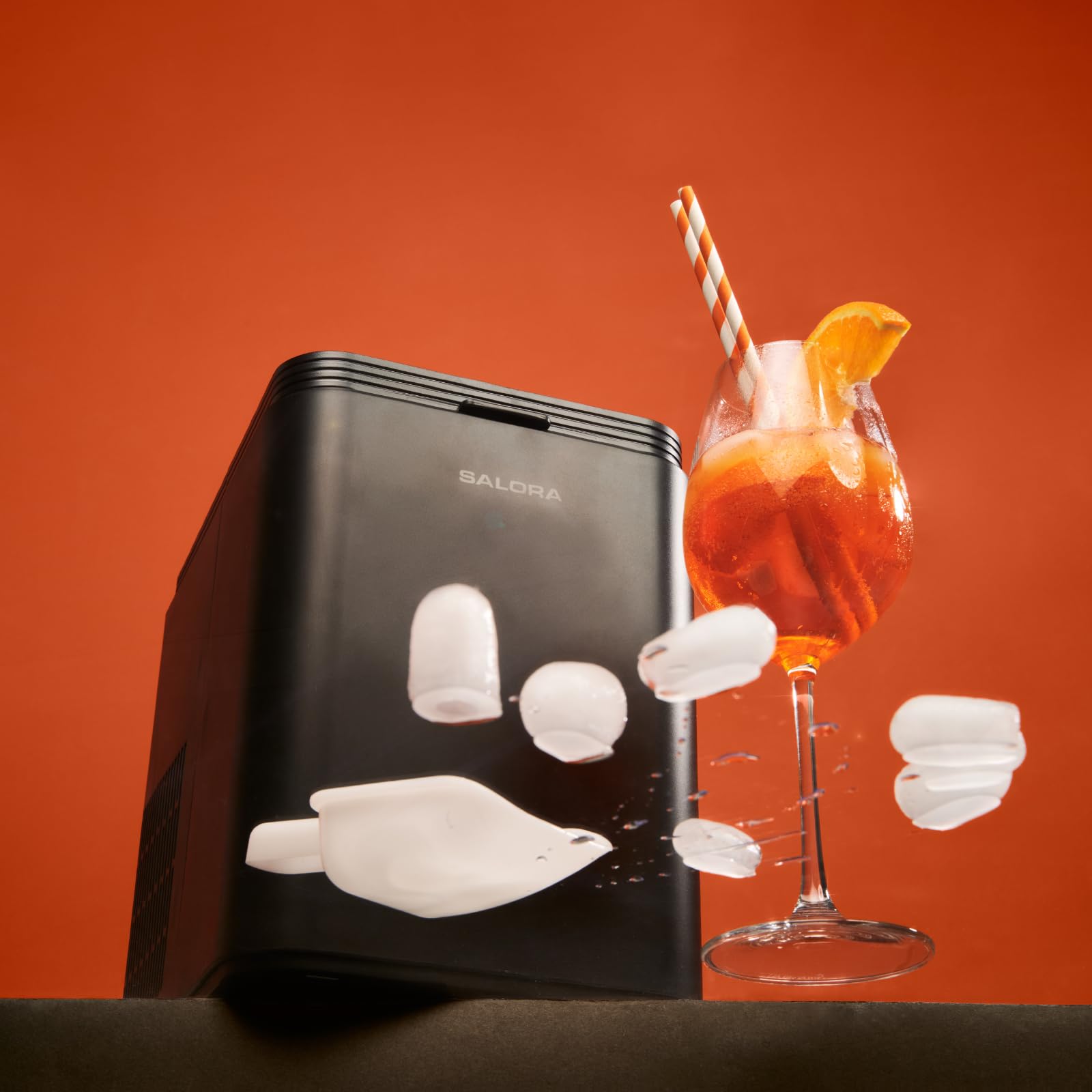 Salora ICEMAKER12B - Macchina per ghiaccio a cubetti, 12 kg/24h, 2 misure 6-9 min, serbatoio da 1,3 l, touch screen, compatta e portatile, con paletta per gelato, nero opaco