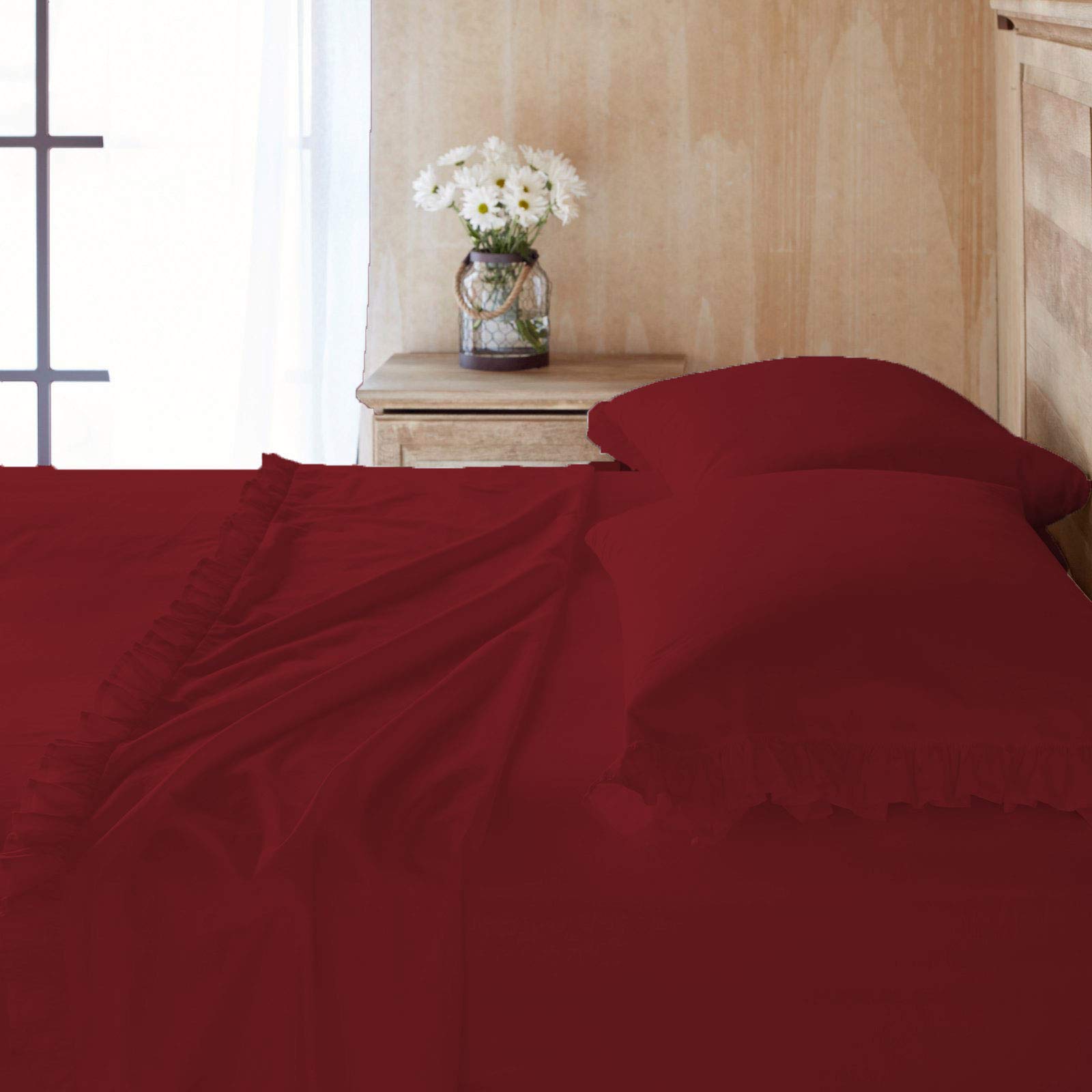 Parure lit King Size draps à volants bordeaux pour chambre cosy