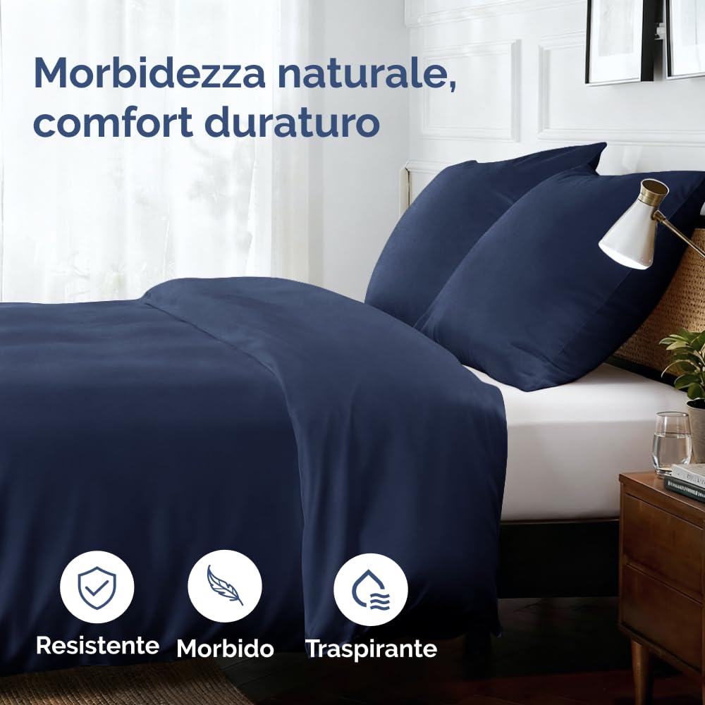 CGK Unlimited Set copripiumino Blu marino 3 pezzi 200x200 cm - Morbido in microfibra poliestere, elegante e resistente con 2 federe 50x80 cm lavabile in lavatrice, con chiusura a cerniera e lacci.