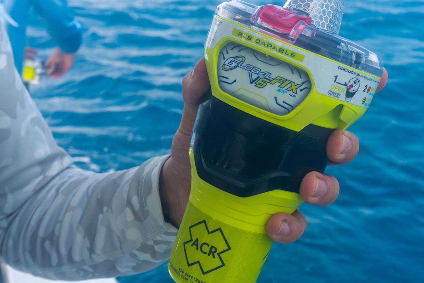 ACR GlobalFix V6 EPIRB GPS – SOS Satelital 406 MHz, GNSS, RLS, App Móvil, Soporte Cat 1 con Liberación Automática (2853), Señal 121.5 MHz, Batería 10 Años, Sin Suscripción