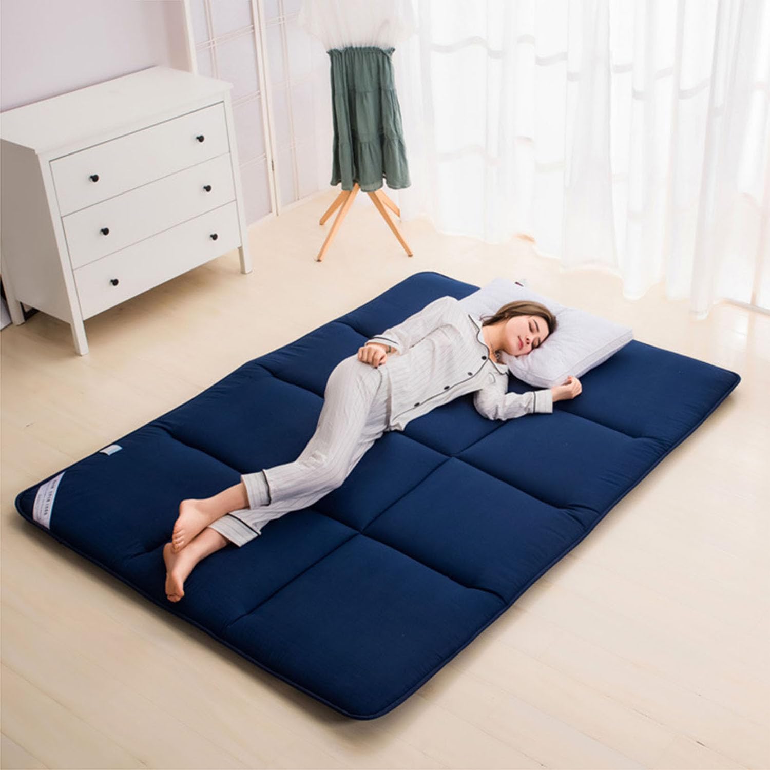 Tapis de couchage pliable pour régler le manque d'espace et matelas futon sol