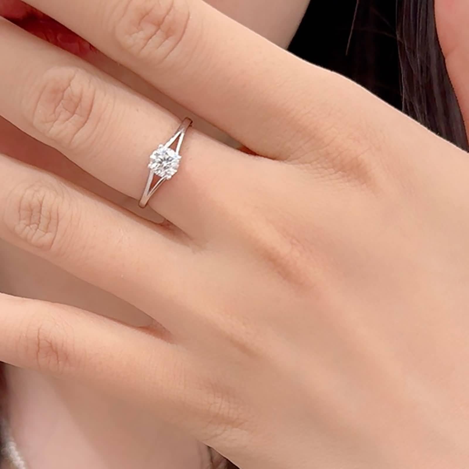 Anillo de compromiso solitario de moissanita de platino para mujer con moissanita de 0,5 quilates, anillos de boda simples para ella, oro blanco de 9 K/14 K/18 quilates/PT950 | Talla H 1/2-V 1