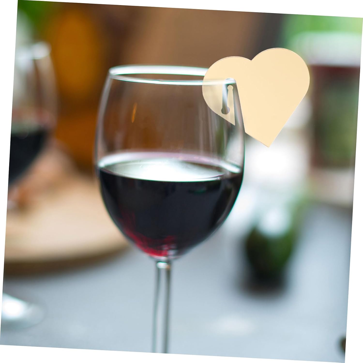 Cabilock 50Pcs Acrylic Heart Shaped Drink Markers Reusable Portable Cup Labels for Parties DIY Wine Charms Wear-Resistant Drink Tags for Weddings and Gatherings