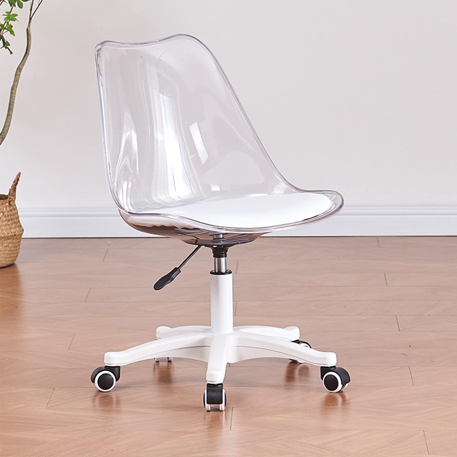Chaise de bureau ergonomique transparente pour optimiser les petits espaces