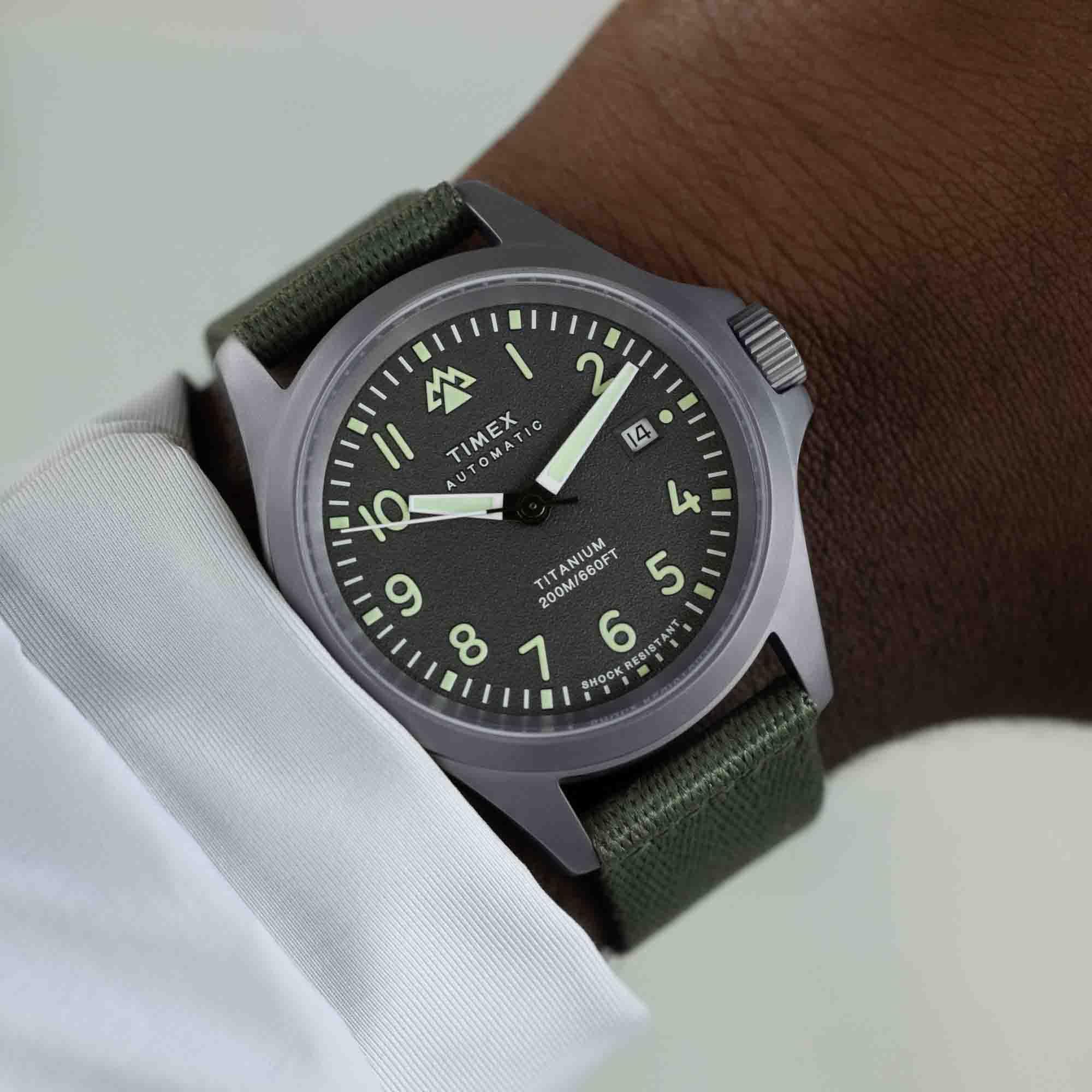 Timex Reloj Analógico para Hombres de Cuarzo con Correa en Plástico TW2V95300JR
