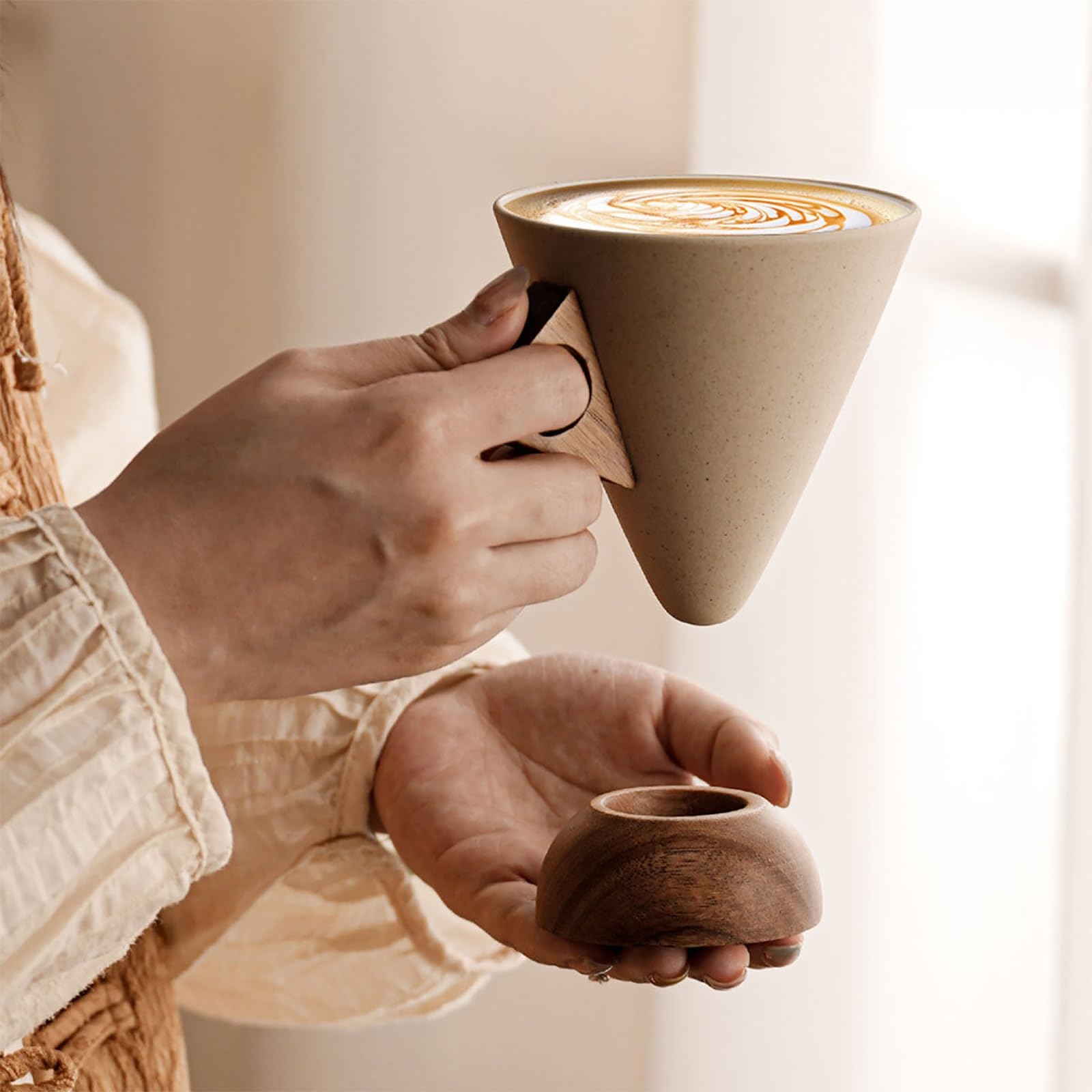Kreatives Konisches Kaffeebecher-Set, Retro-Keramikbecher, Design mit Holzgriff, Stabil und Rutschfest, Geeignet für Zuhause, Büro und Restaurant(Natural1,Medium)