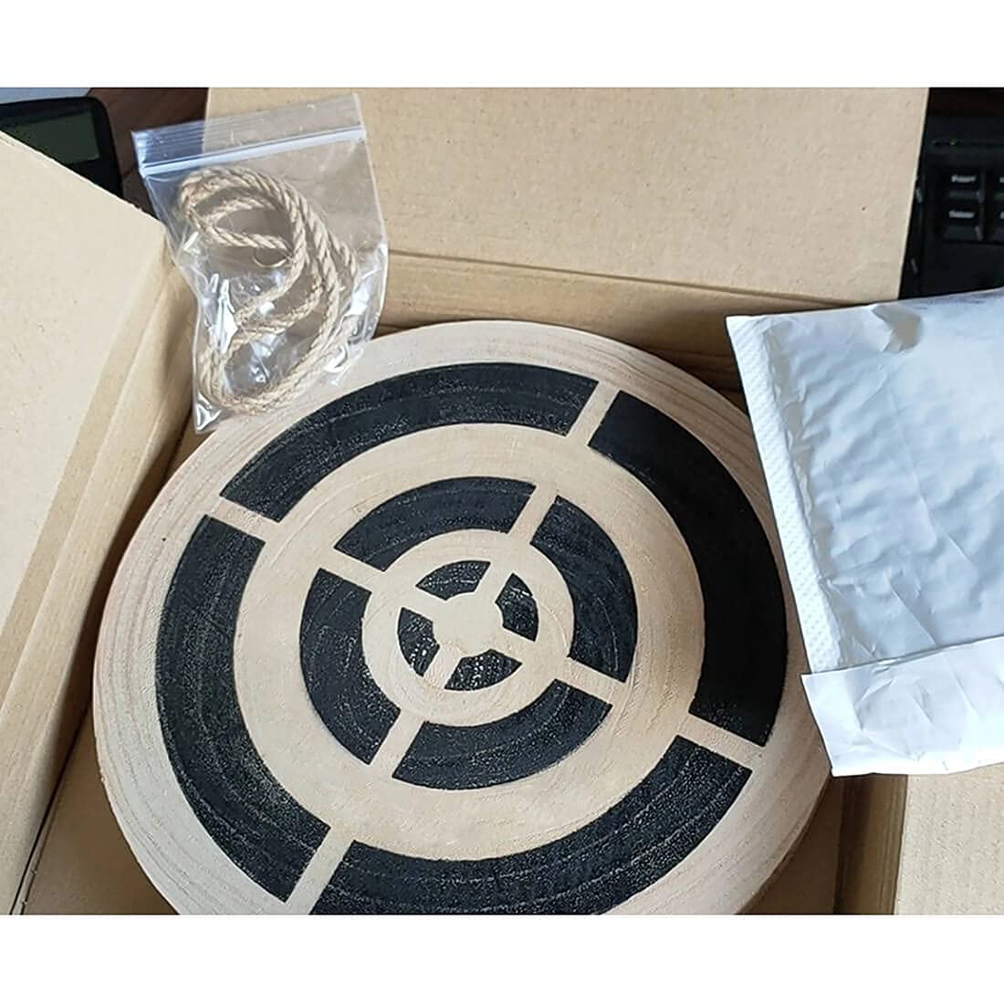 Set di gioco con ascia e frisbee in legno e 3 piccole botte, giocattolo per freccette e ascia frisbee, gioco per gioco per interni ed esterni, interessante gioco emozionante