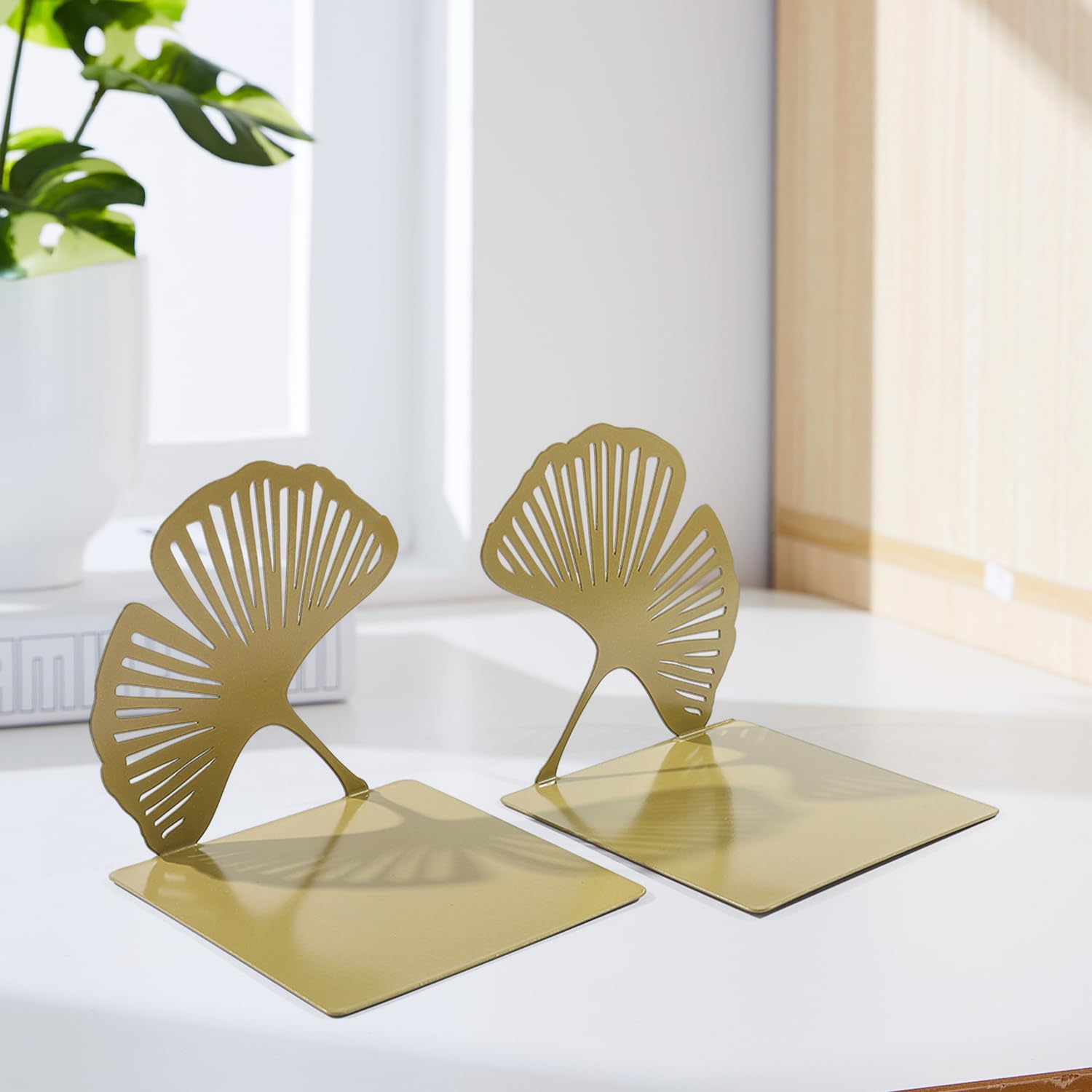 Demarsen 2 Pcs Bookends in Metal,Ginkgo Leaves Organizer Book Stopper,Anti Scratch and Non-Skid Decorative Bookends for Decor Home Office Library School Desk Gift - Image 4