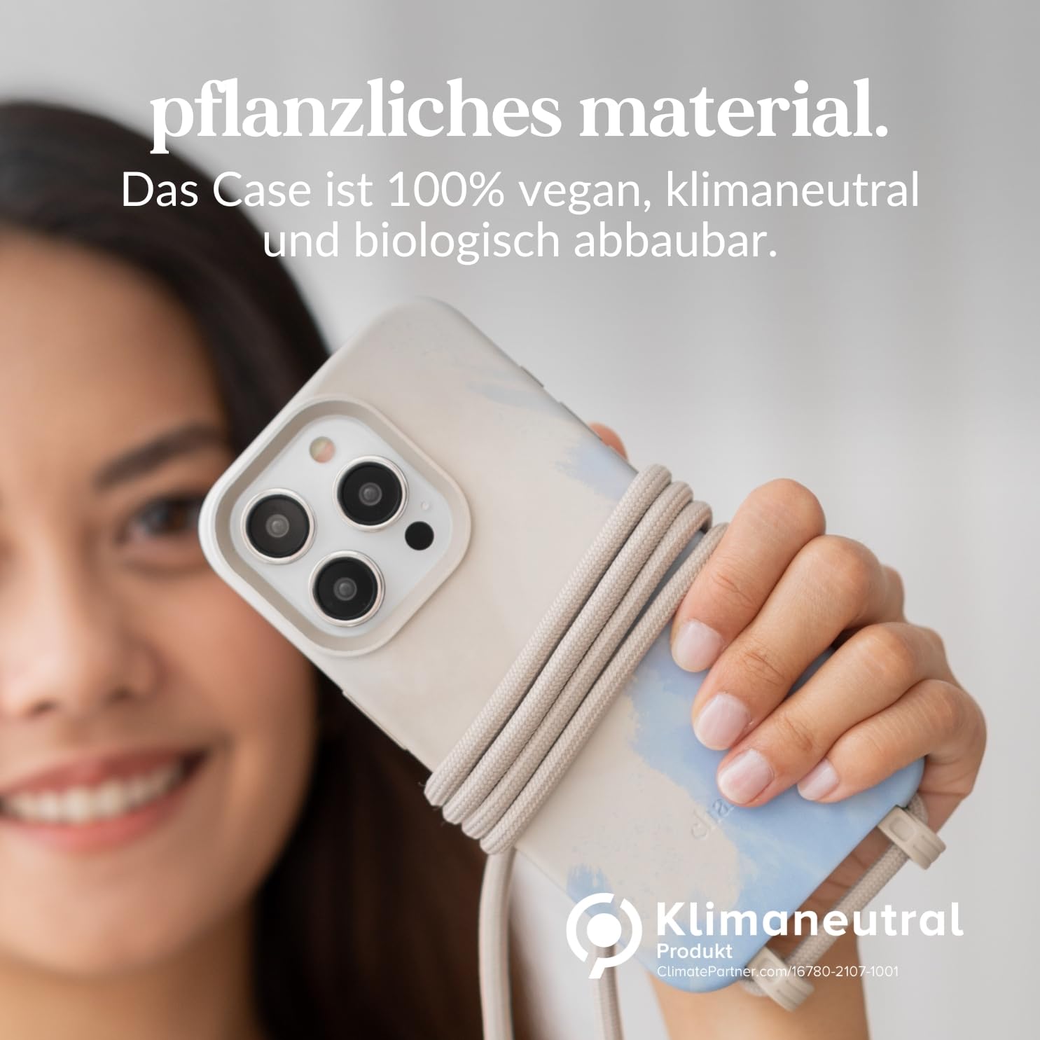 Woodcessories - Change Case, Nachhaltige Handykette abnehmbar kompatibel mit iPhone 16 Pro Hülle mit Band beige blau - biologisch abbaubar