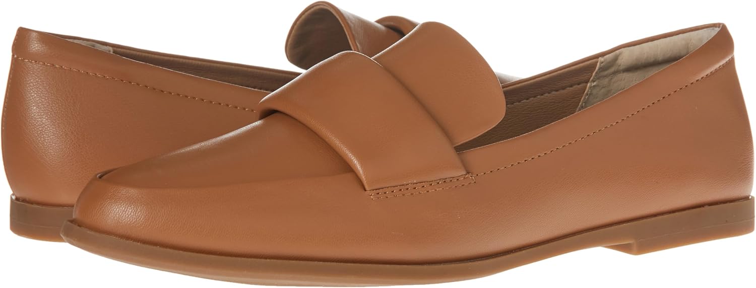 Amazon Essentials Women's Soft Almond Toe Loafer