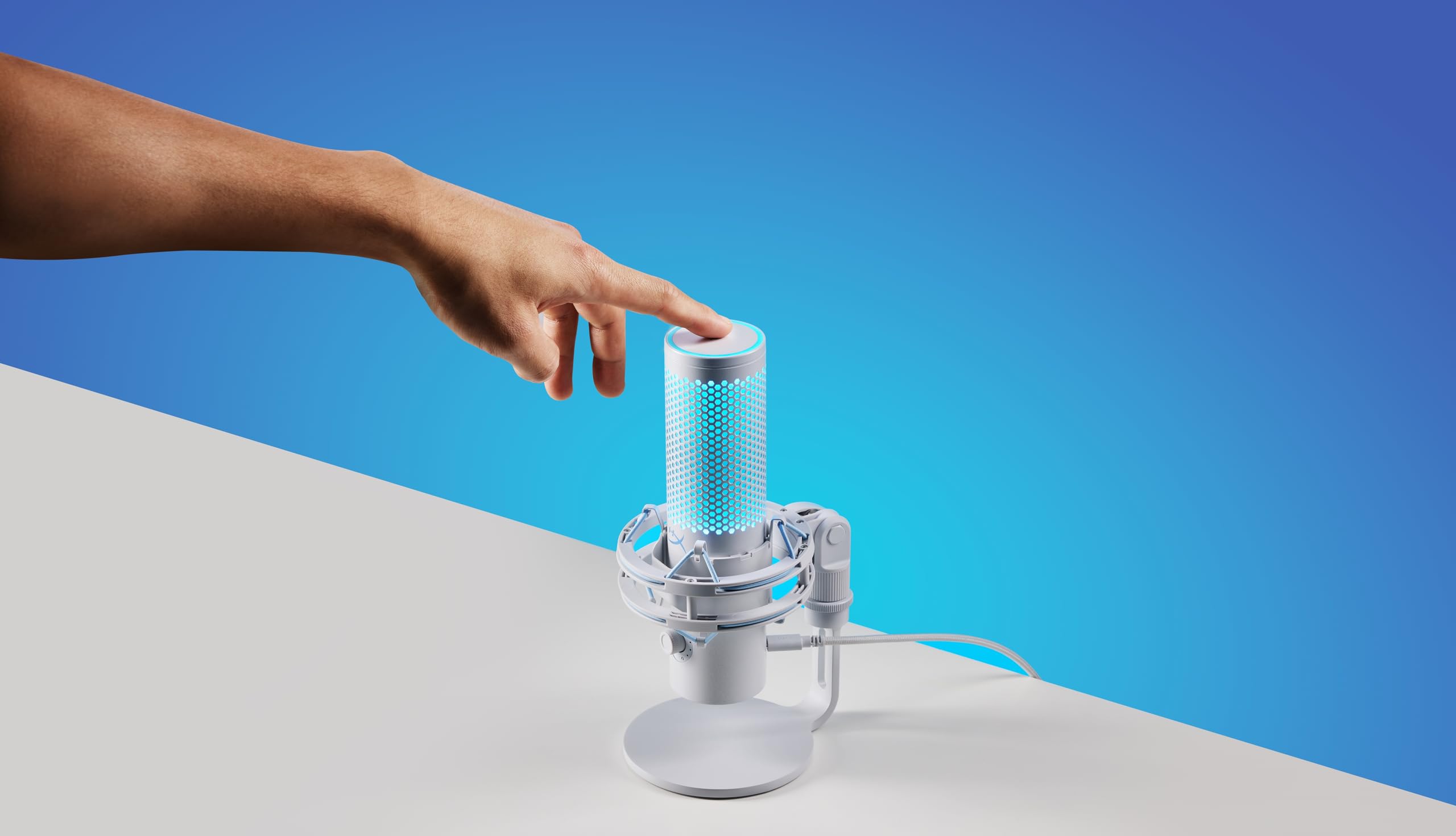 HyperX QuadCast 2, Microphone USB à condensateur pour Gaming/Streaming/Podcast, 4 directivités, Commandes intégrées, éclairage LED, Support Anti Choc Amovible, PC/Mac/PS5/PS4, USB-C, Blanc