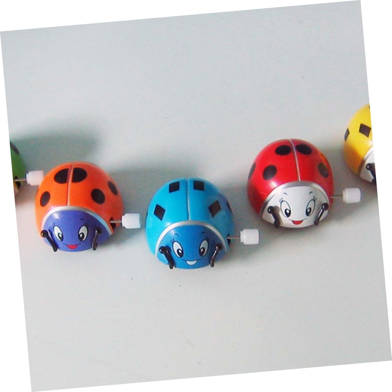 12pcs Wind-up Ladybird Lightweight Clockwork Animal Crawling for Educational Plastic Random Color