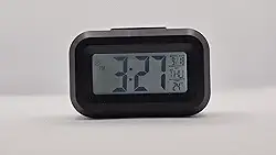 Relógio de Mesa Digital Despertador a Pilha com Termômetro e Calendário, Luz Noturna Azul, Design Moderno e Compacto para Quarto, Escritório e Viagem (Preto)