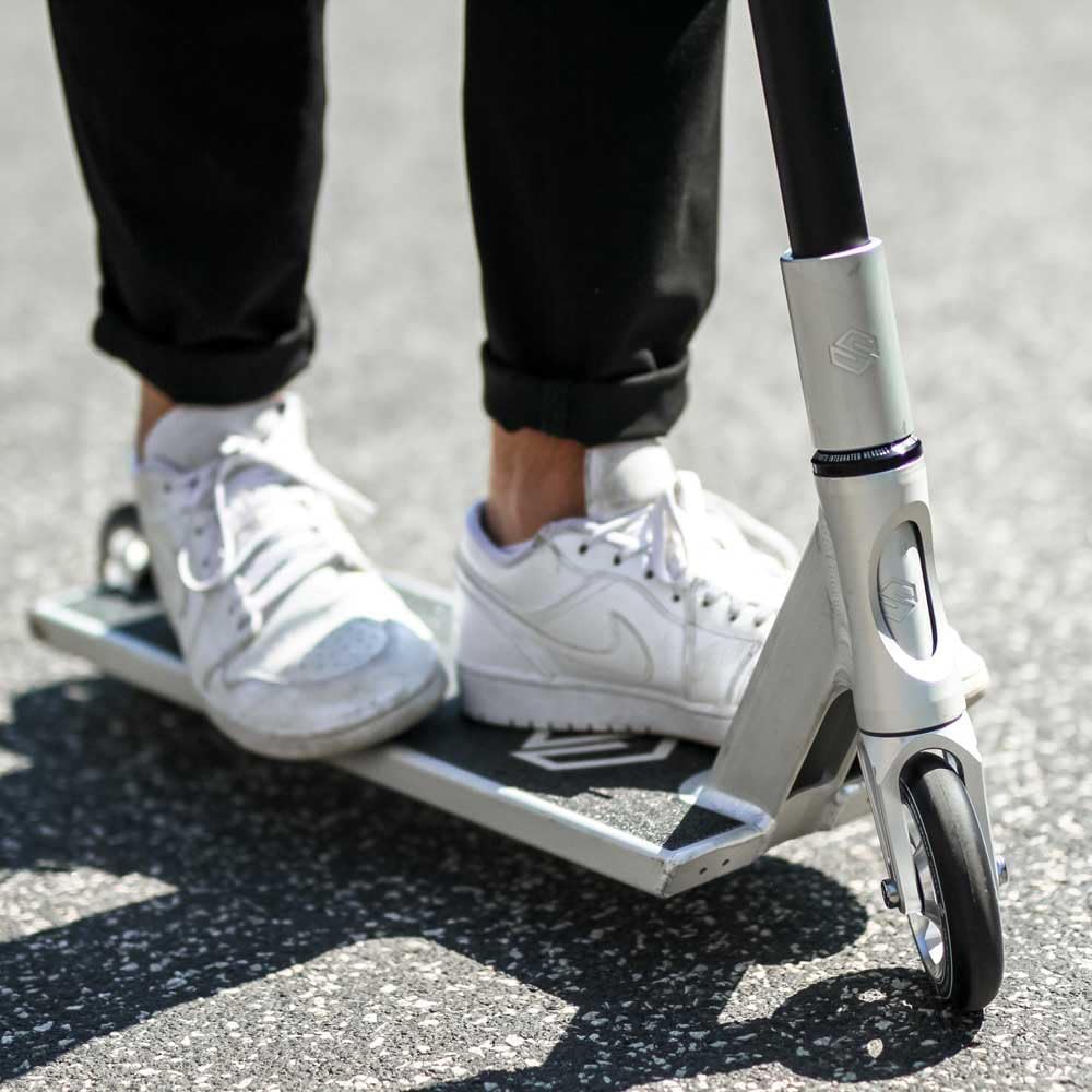 Striker Gravis Scooter (L - Raw)