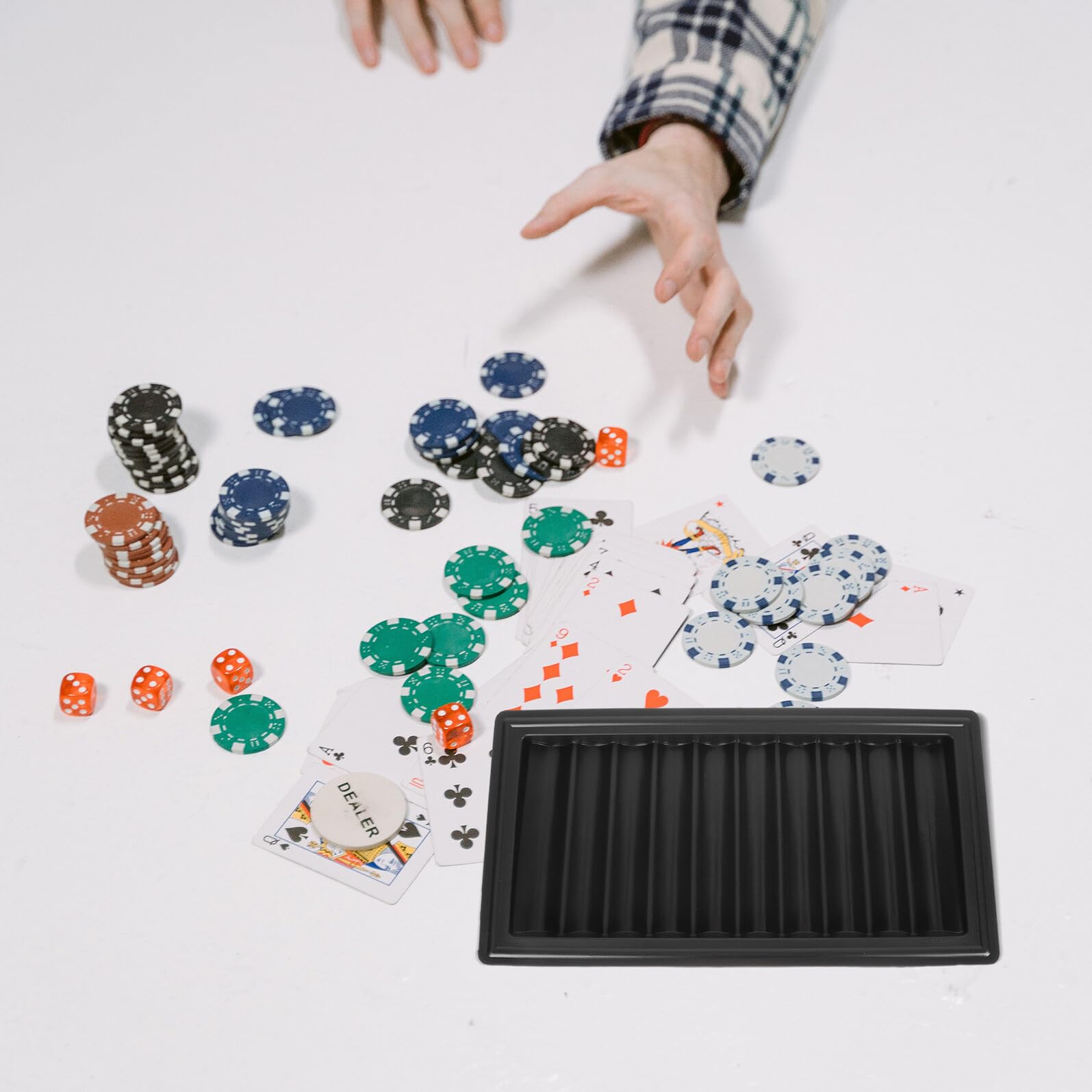 Garneck Organisateur de Jetons de Poker en Plastique Noir Surface Lisse, Étui de Rangement Facile pour 500 Jetons, Plateau Compact pour Jeux à Domicile
