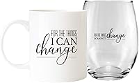 Vista 1 de Canopy Street Set de regalo de taza de café y copa de vino sin tallo con texto en inglés "For The Things I Can And Cannot Change", divertido combo