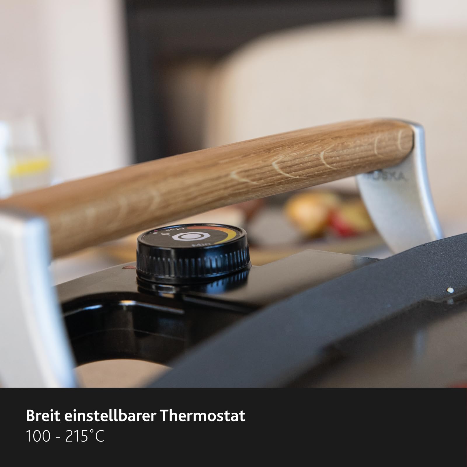 Boska Elektrische Grillplatte Pro – Tischgrills - Teppanyaki-Platte 35x56 cm – PFAS-freie Keramikbeschichtung – Temperaturregelung – Fettablauf – Griffe aus Eichenholz – Schwarz