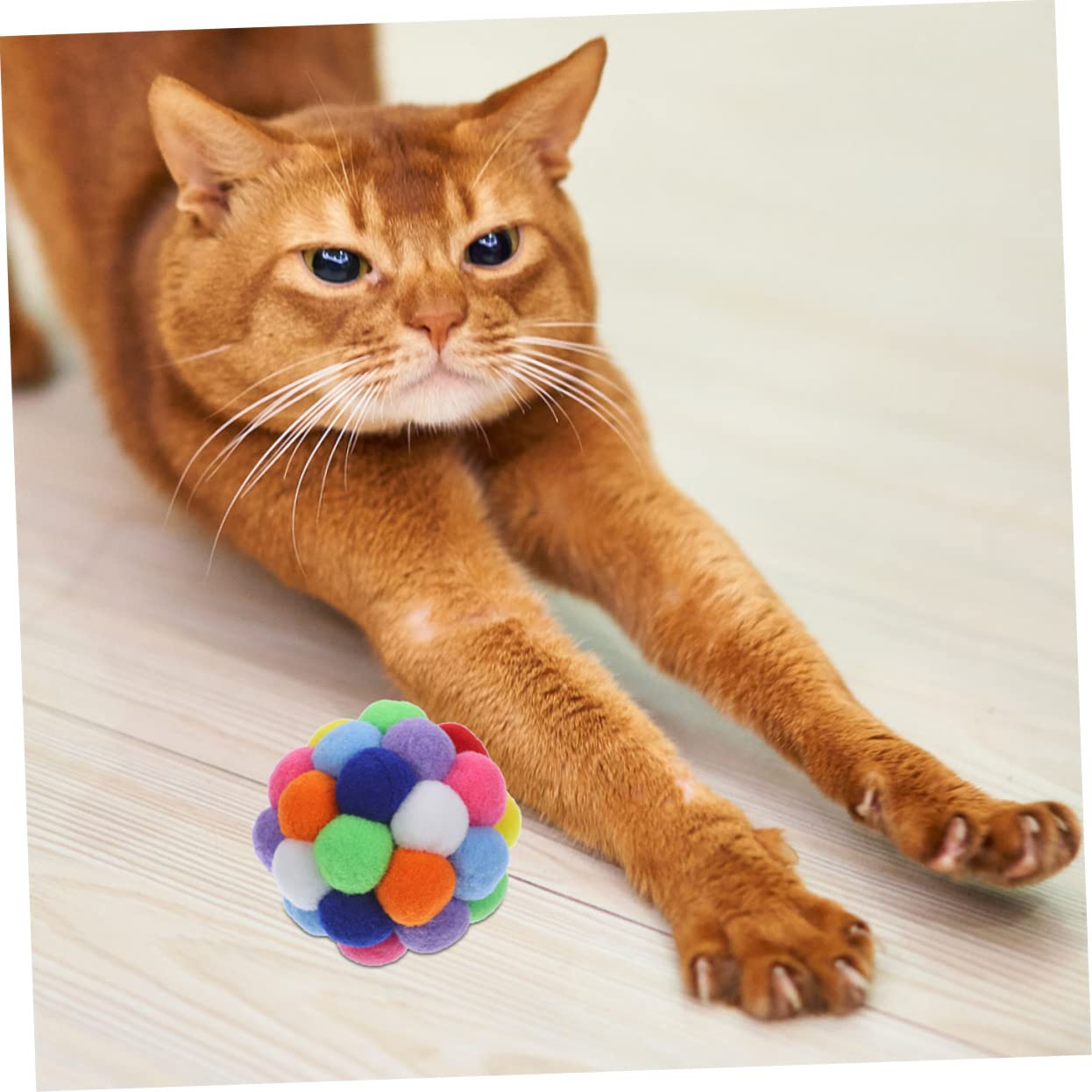 FRCOLOR Balles Jouets pour Chats en Peluche 4pcs Interactives avec Clochettes pour Activités en Intérieur Stimulantes et Gardant Le Chat Actif