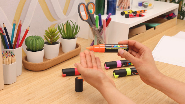 Posca PC8K marker Donker oranje groot chisel 8mm OF €5.25 koop je bij Urban Art Shop