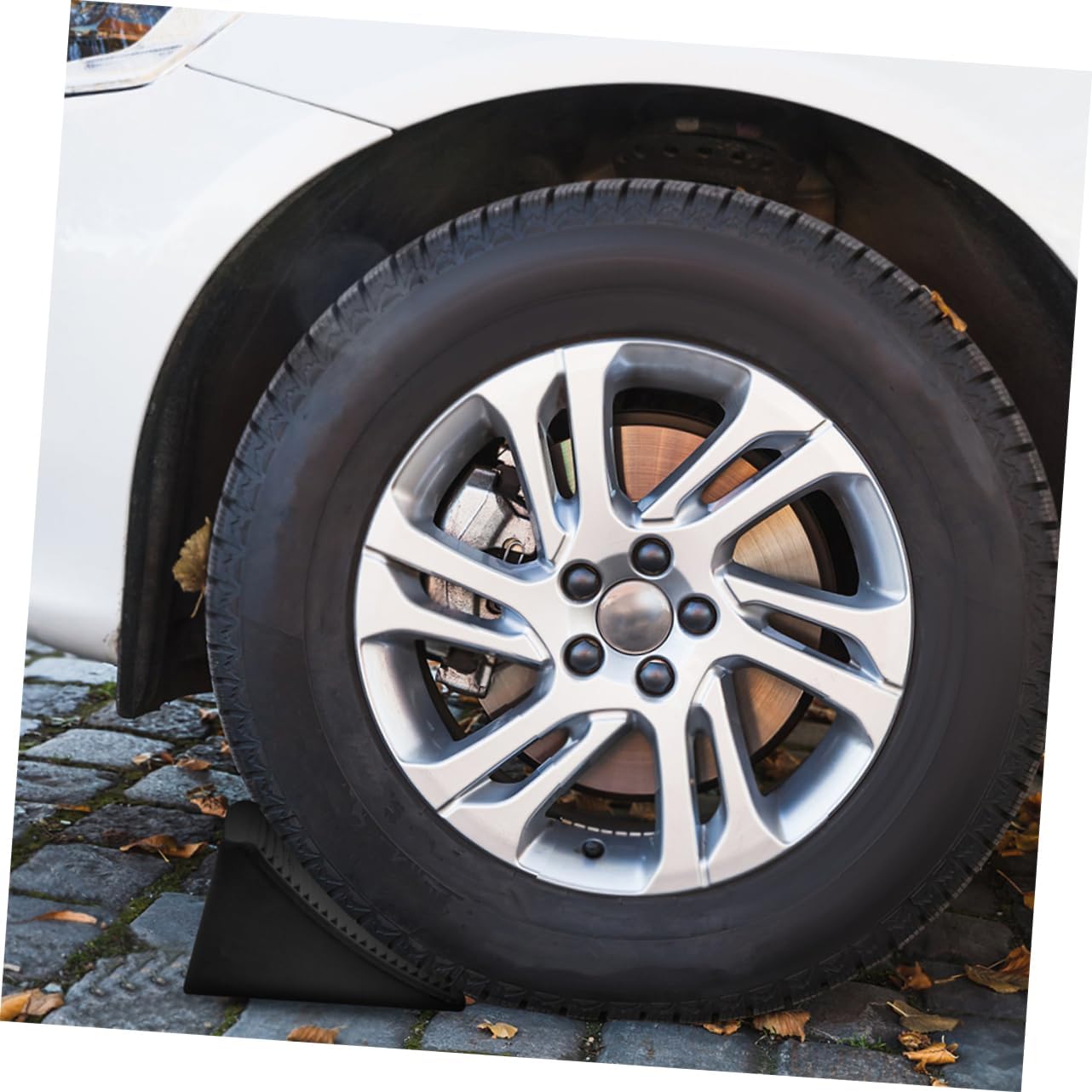 Mobestech 2pcs Rubber Wheel Chocks for Cars and Trucks Non-Slip Triangular Design for Rvs and Campers Stable Tire Block for Slope Navigation and Vehicle Safety