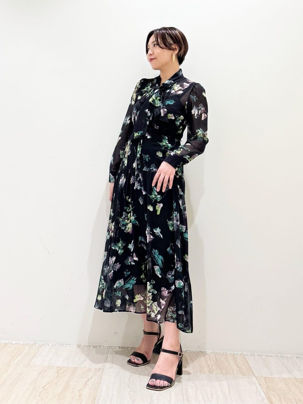 グレースコンチネンタル 2024年 フラワープリントボウタイ付き グレースコンチネンタル 2024年 フラワープリントボウタイ付き