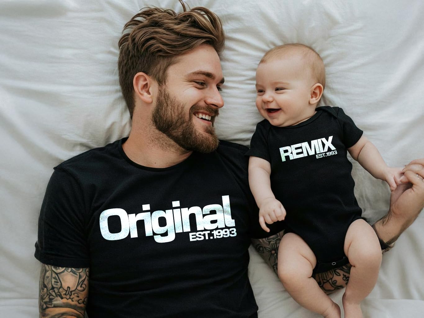 The Original The Remix Vater Sohn Partnerlook Mama Tochter Outfit Set Papa Geschenk Idee Baby Weihnachten T-Shirt mit Babybody Bedruckt Personalisiert