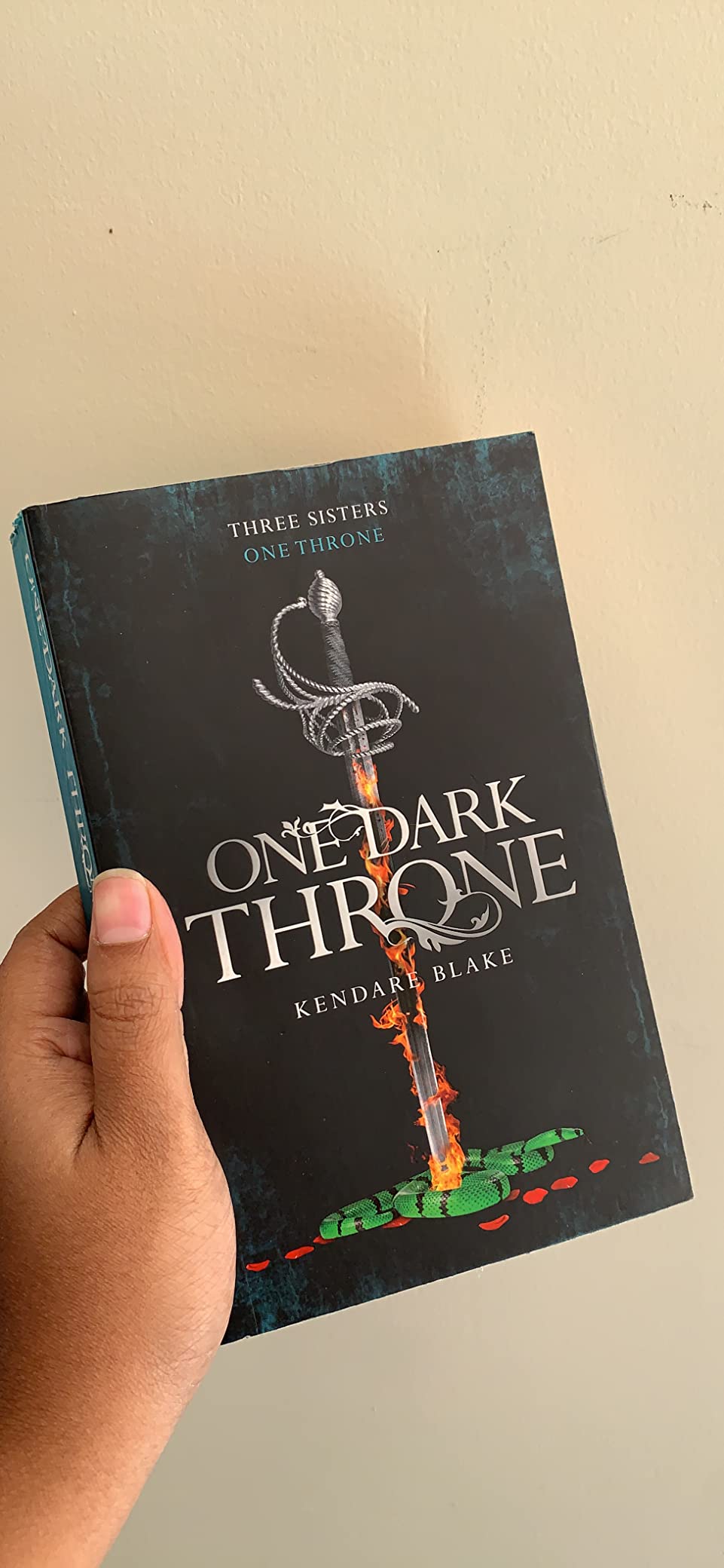 One Dark Throne (Three Dark Crowns Book 2) eBook Blake,