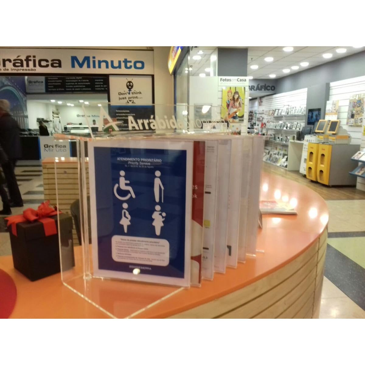 Libro de Metacrilato con 5 Páginas – Expositor Acrílico Transparente para Fotos, Gráficos, Textos y Presentaciones en Tiendas y Museos
