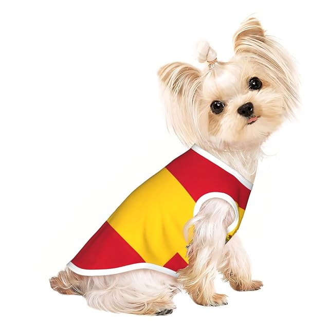 Foto 2 de 8 de Camisetas con estampado de bandera española para perros pequeños