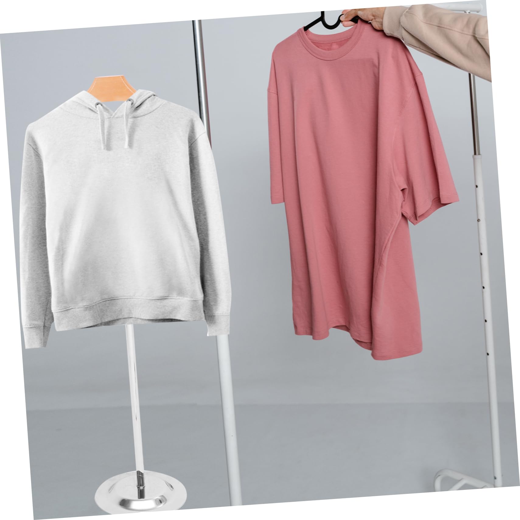 ULTECHNOVO Verstellbarer Kleiderbügel mit Flexibler Metall-kleiderständer für T-shirts Hemden und Jacken Höhenverstellbar für Einzelhandel und Warenpräsentation