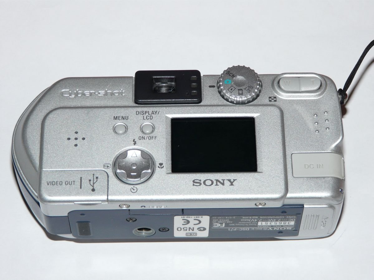 SONY Cyber-shot DSC-P71 本体不動ジャンク Sony DSC-P71 Digital Camera [3.2MP 3xOptical]: Amazon.co.uk
