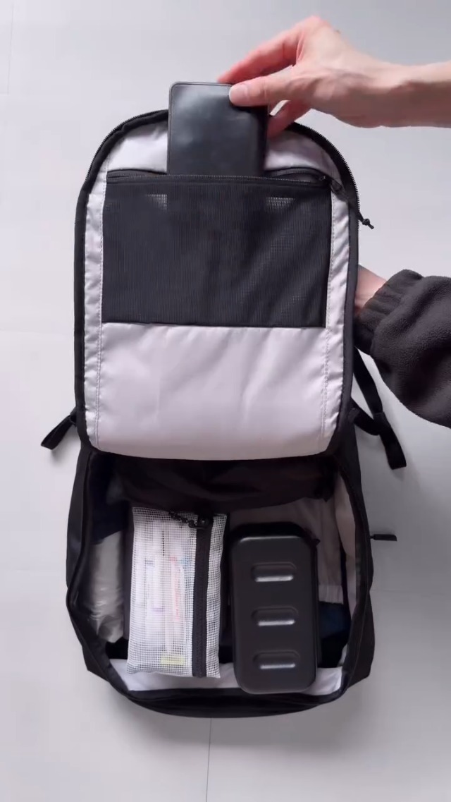 Amazon.co.jp: [tomtoc] ビジネスリュック 22L 大容量 180°フル