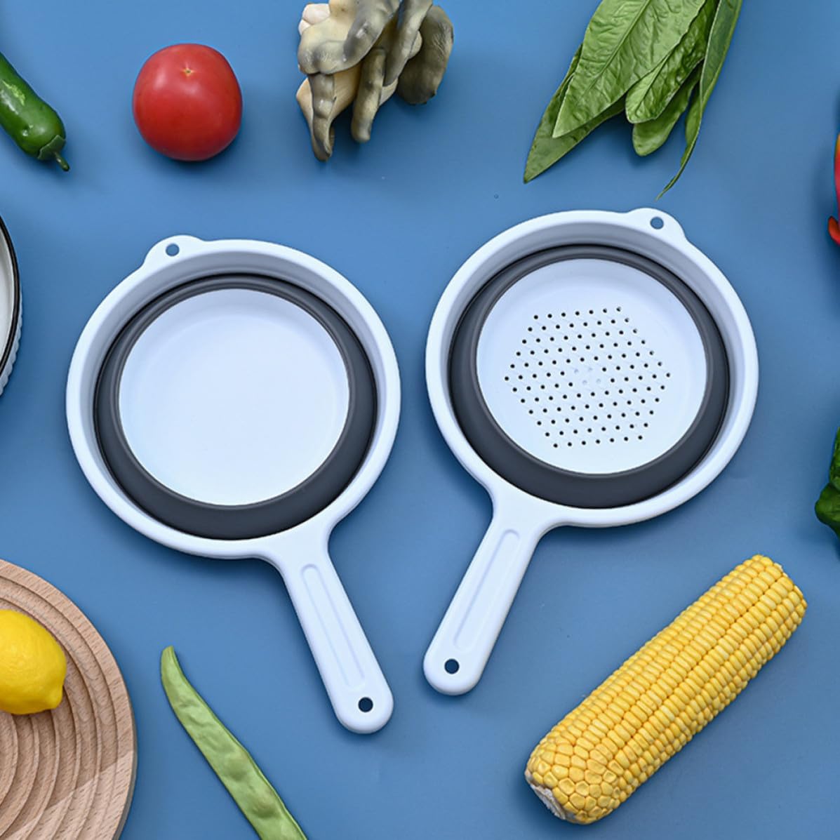 Portable Folding Kitchen Colander with Long Handle for Draining Vegetables and Fruits, Strong Plastic Strainer with Hanging Storage, for Home Use,