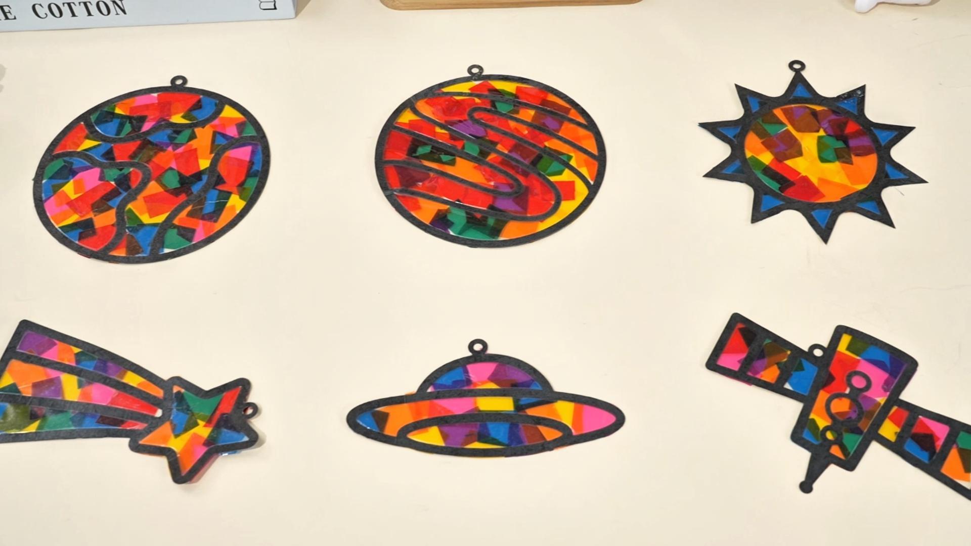 Ayhuhra 30 Sets Summer Suncatcher Craft Kits Glow In The Dark DIY Window Paint Art Sun Catcher Kits For Home Classroom Party Activities Art Project Party Favors