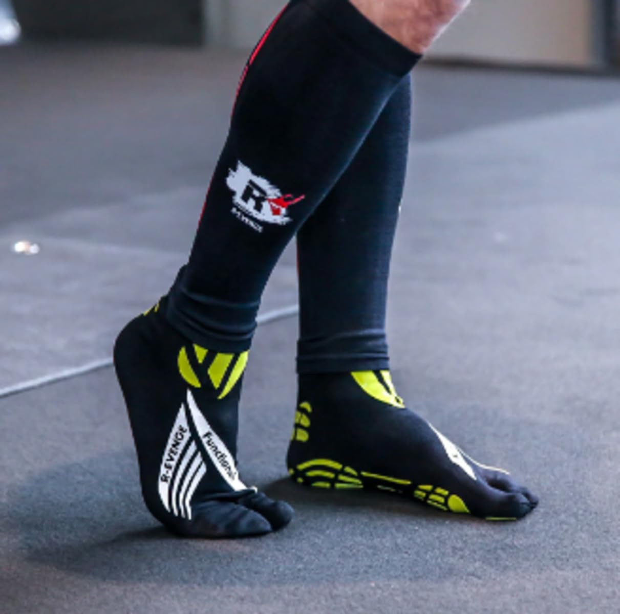 R-EVENGE Kit de 4 calcetines Functional 1 Finger, diseñados para el entrenamiento funcional y en suspensión, para la antigravedad y el Power Yoga.