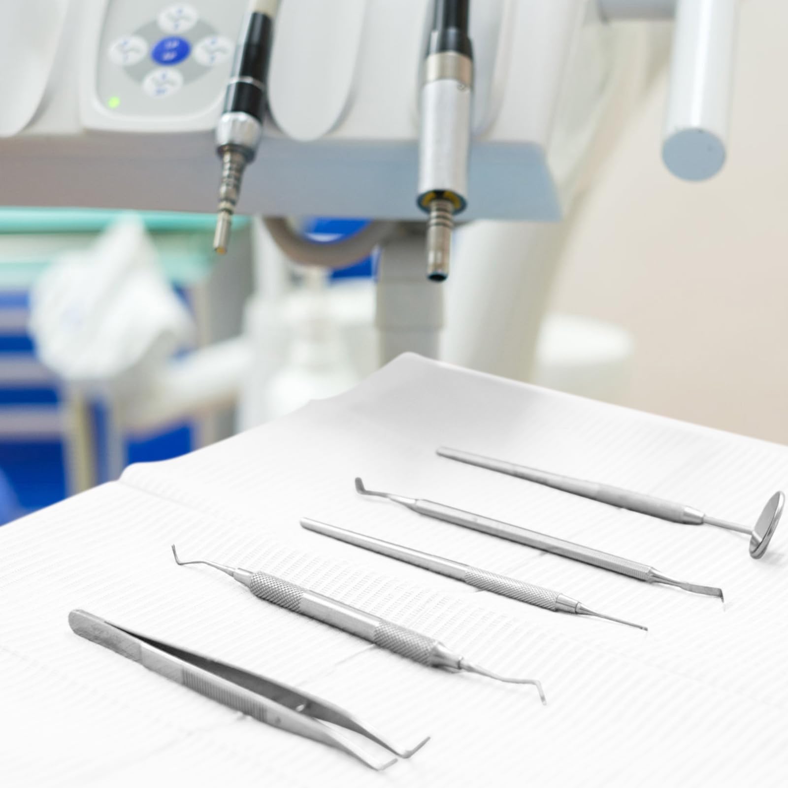 Healifty 125 Stück Dental-Lätzchen, weiße Einwegschürzen für Erwachsene, 45,7 x 33,5 cm, Einweg-Zahnarzt-Lätzchen, 3-lagig, wasserdicht, Tattoo-Lätzchen für Nageltische, Zahnunterlagen, Matten und