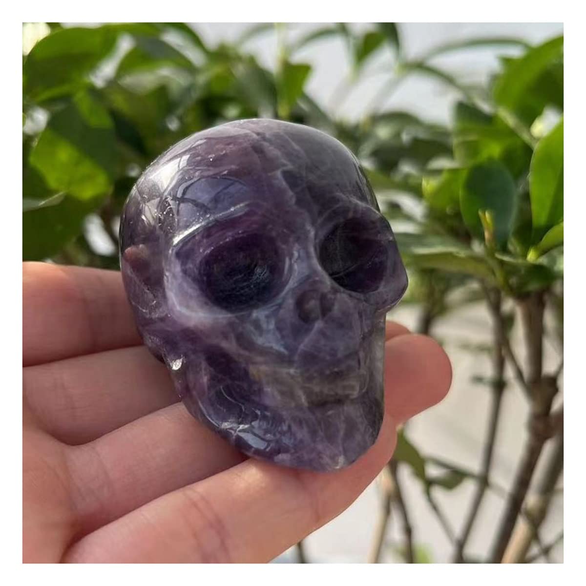 Calavera de amatista decorativa para crear un rincón de paz y lectura relajante