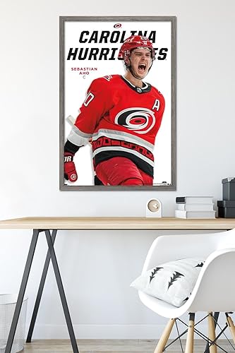Miniatura 6 de Trends International NHL Carolina Hurricanes - Sebastian Aho Feature Series 23 Póster de pared, 34 pulgadas de largo x 22.4 W, versión enmarcada en