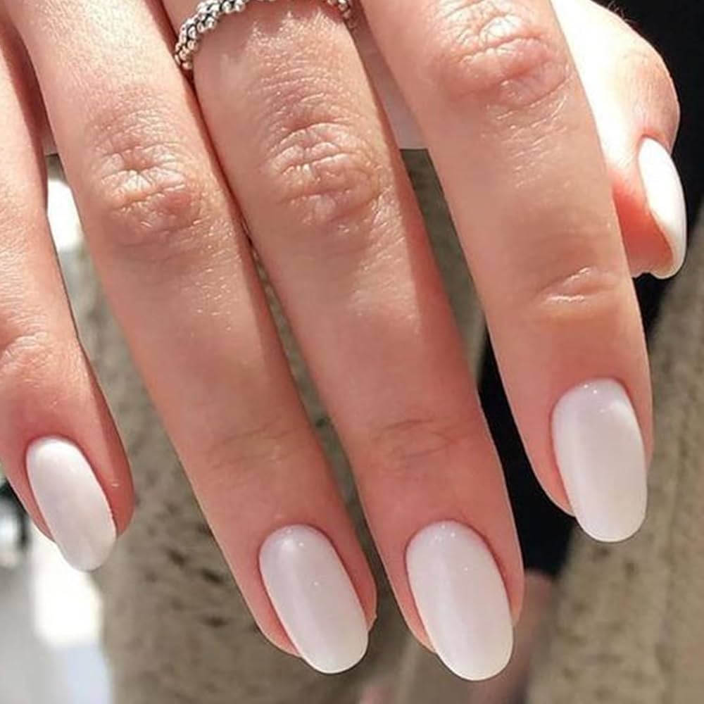 Soft linen white short oval nails