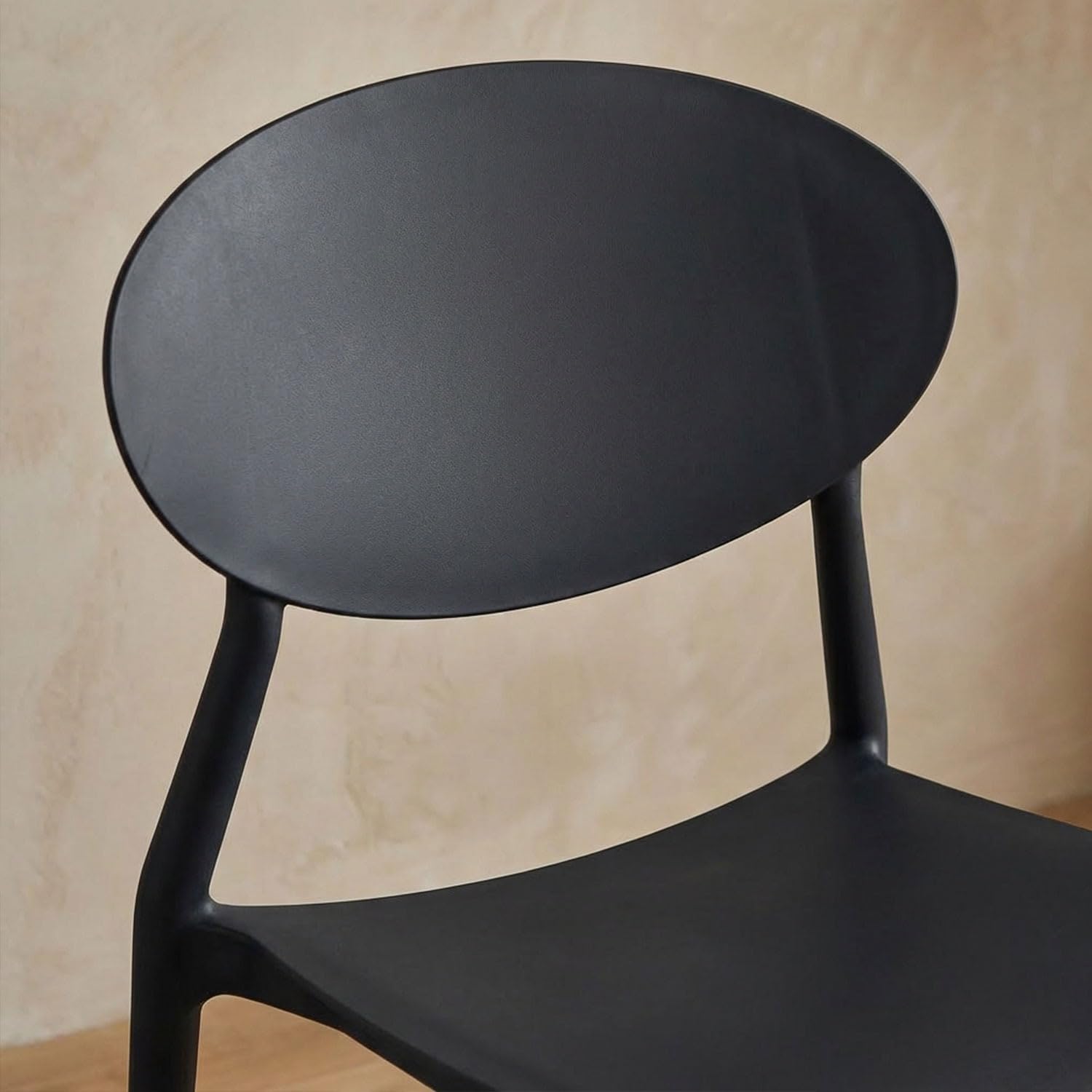 Menzzo Lot de 4 Chaises Empilables Balagan en Polypropylène Noir - Design Moderne, Idéales Salle à Manger et Cuisine