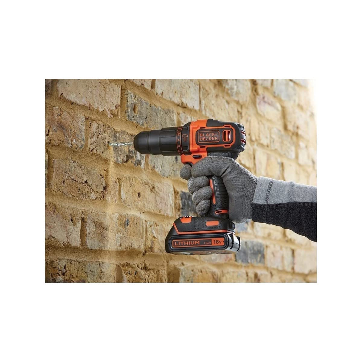 BLACK+DECKER 18V 2-Gang Akku-Schlagbohrschrauber (mit Planetengetriebe, 10mm Schnellspann-Bohrfutter, LED-Arbeitslicht, inkl. Akku, Ladegerät, Doppelbit & Koffer) BDCHD18K-QW