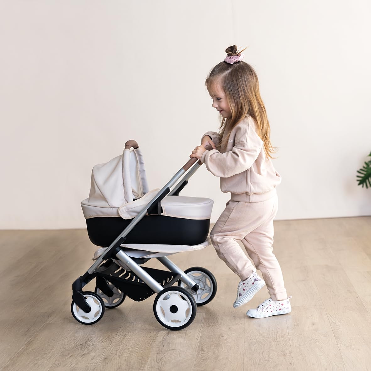 Smoby - Maxi-Cosi - Beżowy wózek spacerowy i głęboki - Dla lalek do 42 cm - 3 w 1 - Imitacja zabawki - Ciche i wielokierunkowe koła - Duży kosz do przechowywania - Od 3 lat - Wyprodukowano w Hiszpanii