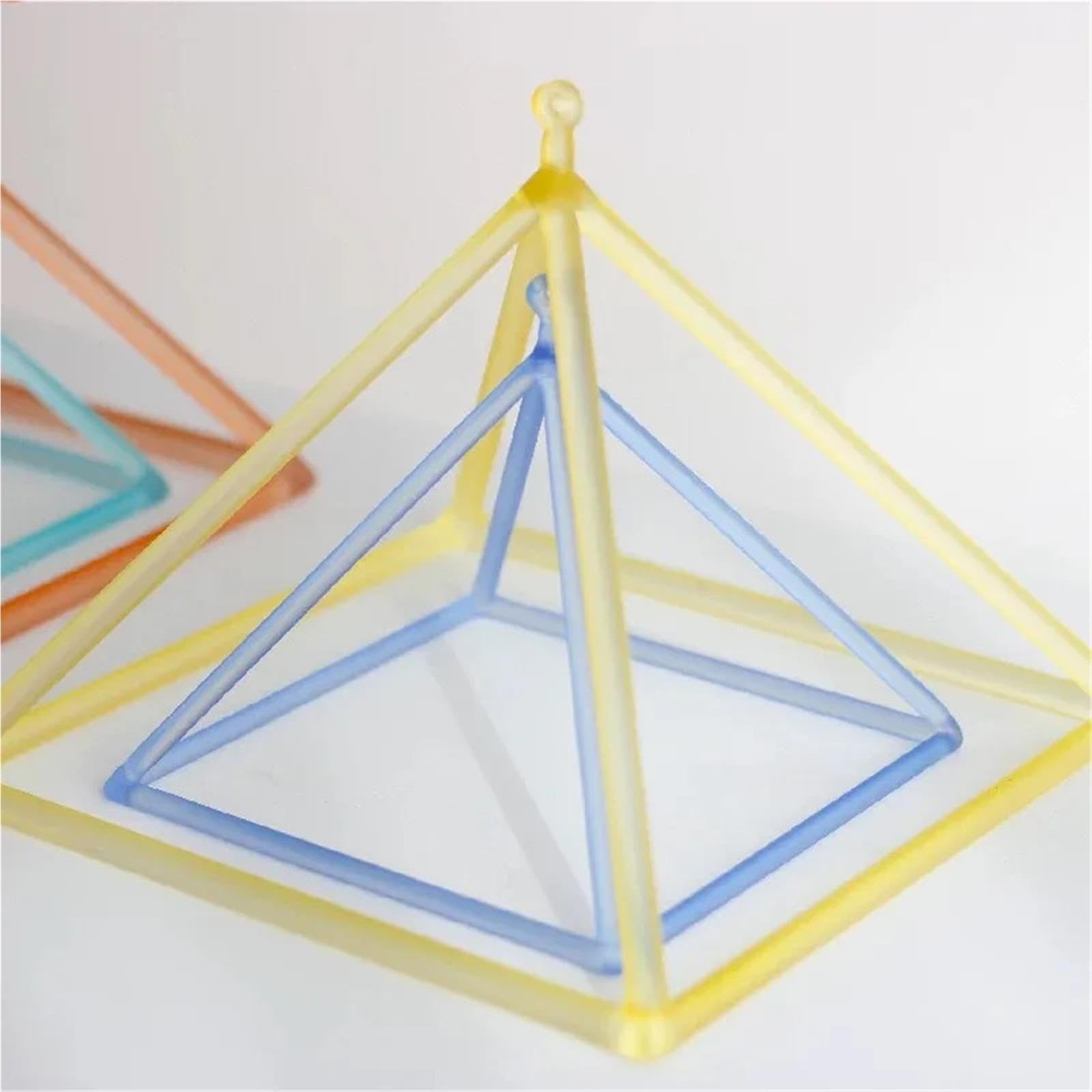 Farbklare Quarzkristall-Singpyramide for Meditation