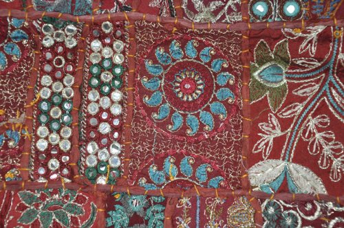 Tapisserie indienne brodée : décoration murale en patchwork de