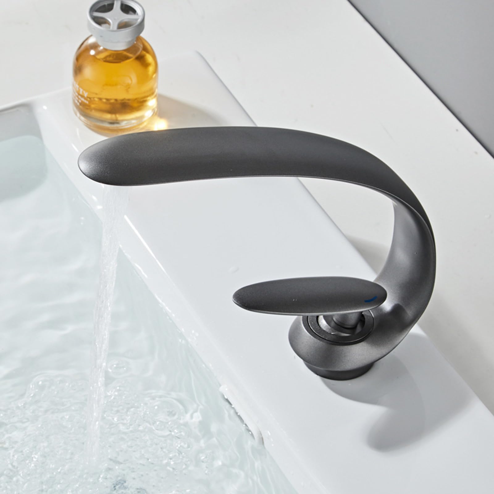 Robinet de lavabo de salle de bains en laiton mitigeur monotrou