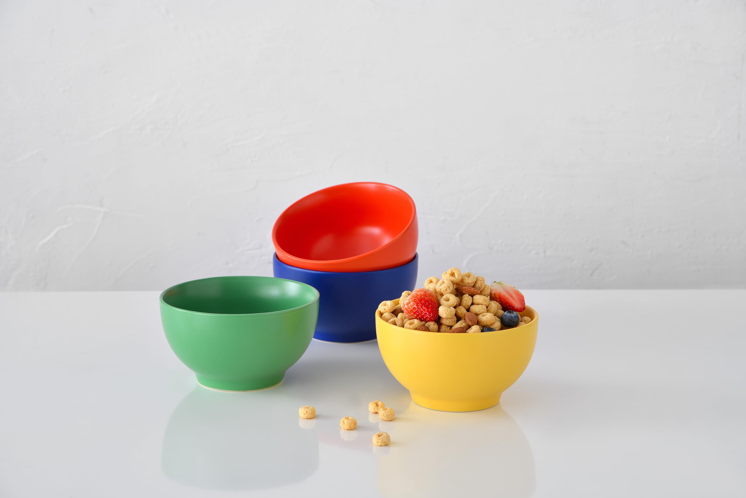 UNITED COLORS OF BENETTON. Rainbow | Bols en faïence | 4 pièces de 650 ml | très durables et résistants | bols pour petit déjeuner résistant au lave-vaisselle | 4 couleurs