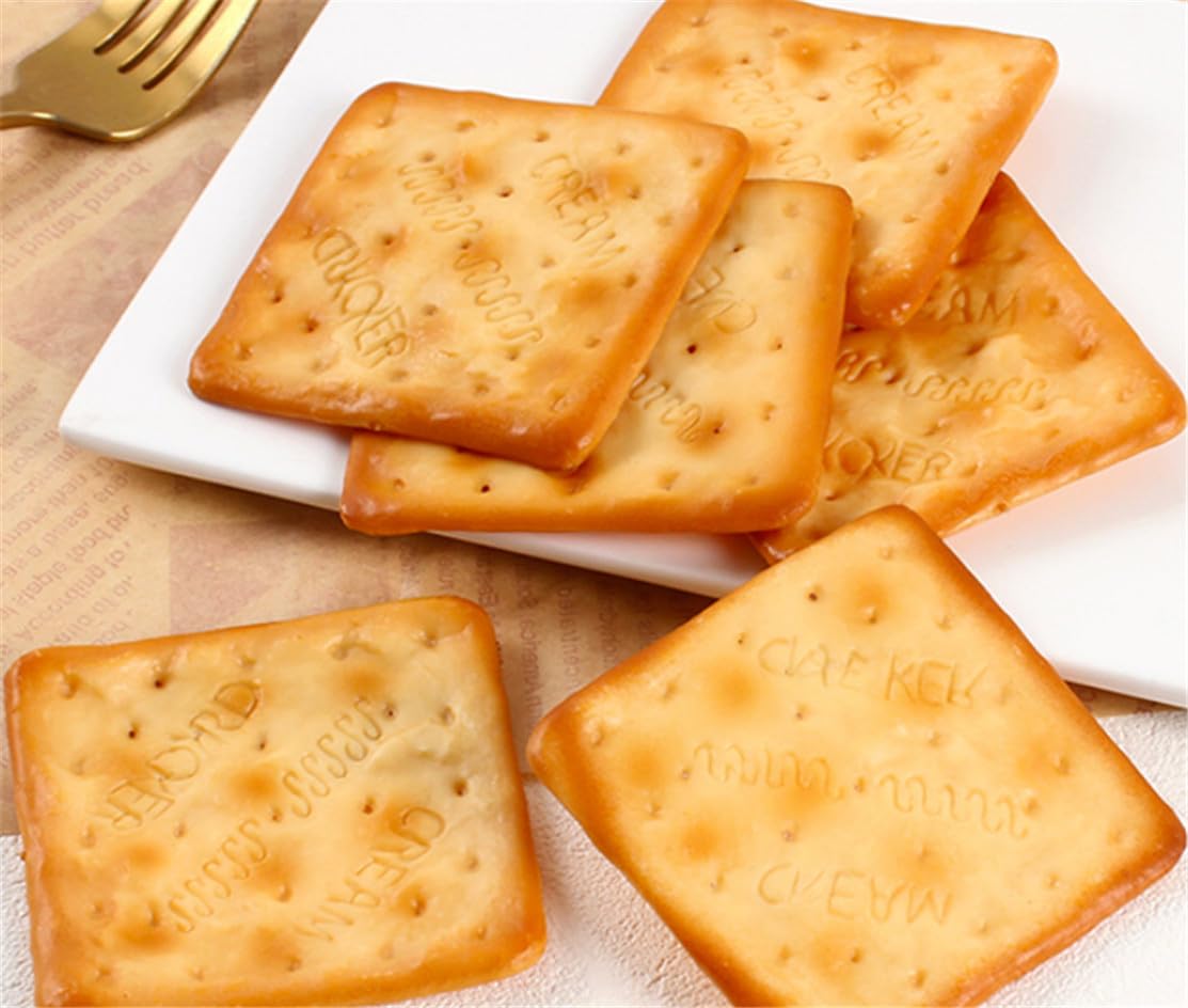 Skyseen 6Pcs Realistic Artificial Soda Cracker Lifelike Decorative Biscuit Photography Props Home Decoration