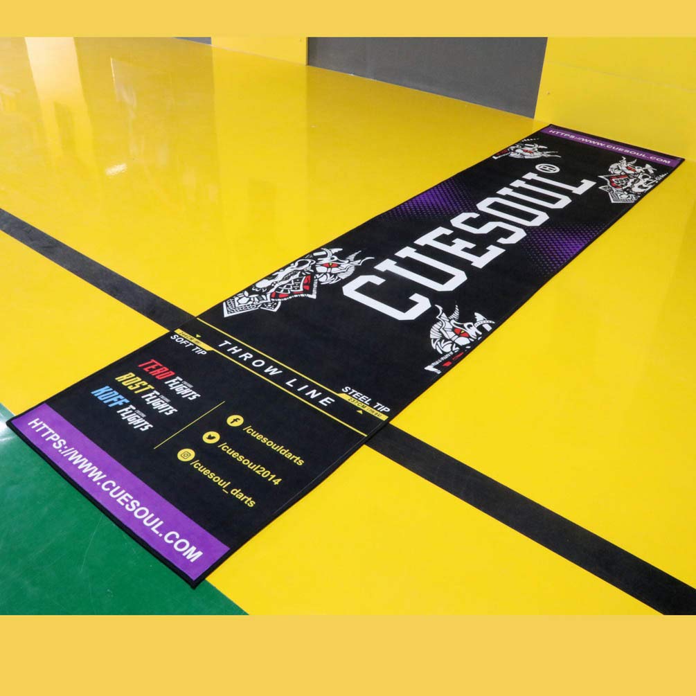 CUESOUL La Alfombrilla de Dardos de Alta Resistencia Incluye una línea de Lanzamiento Oficial de Punta Blanda y de Acero