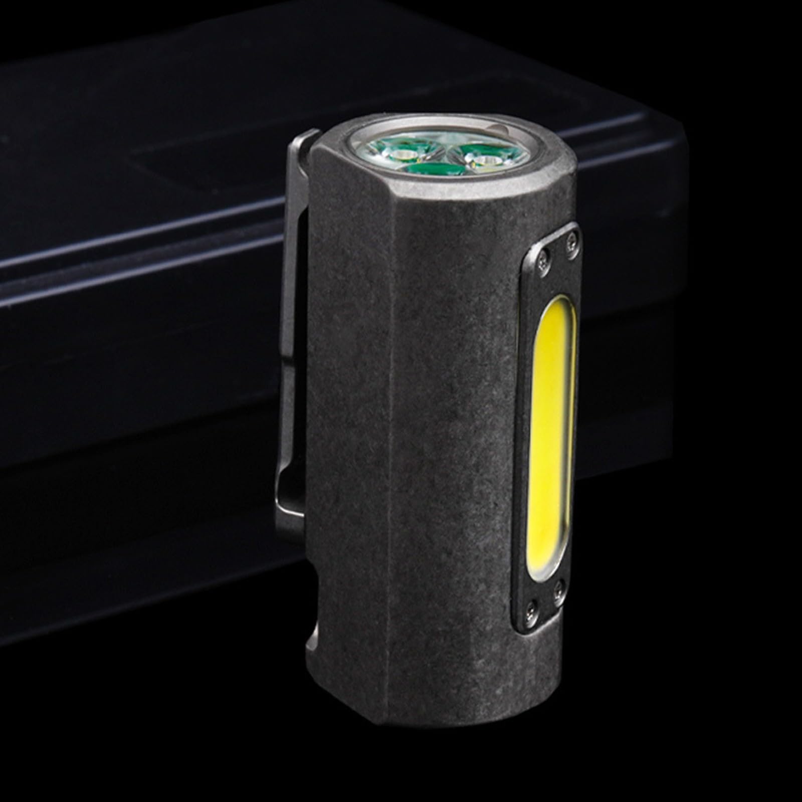 Linterna portátil de luz portátil pequeña linterna de trabajo con clip, lámpara de bolsillo para camping, llavero recargable por USB